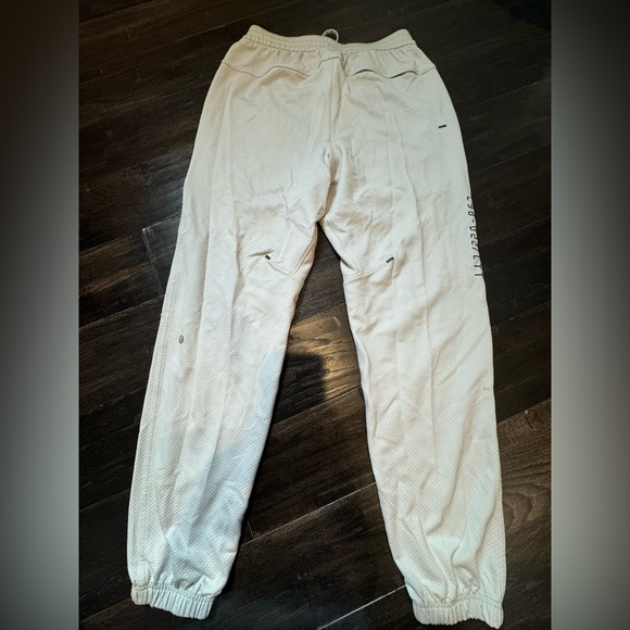 Lululemon Men’s Relaxed-Fut Training Joggers - Picture 3 of 4